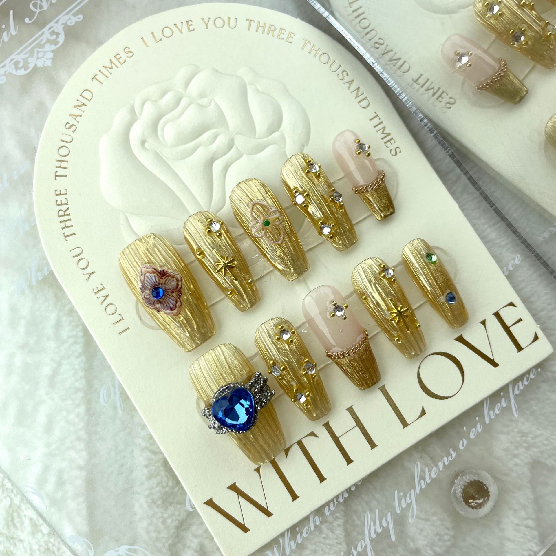 ongle or avec strass, bijoux 