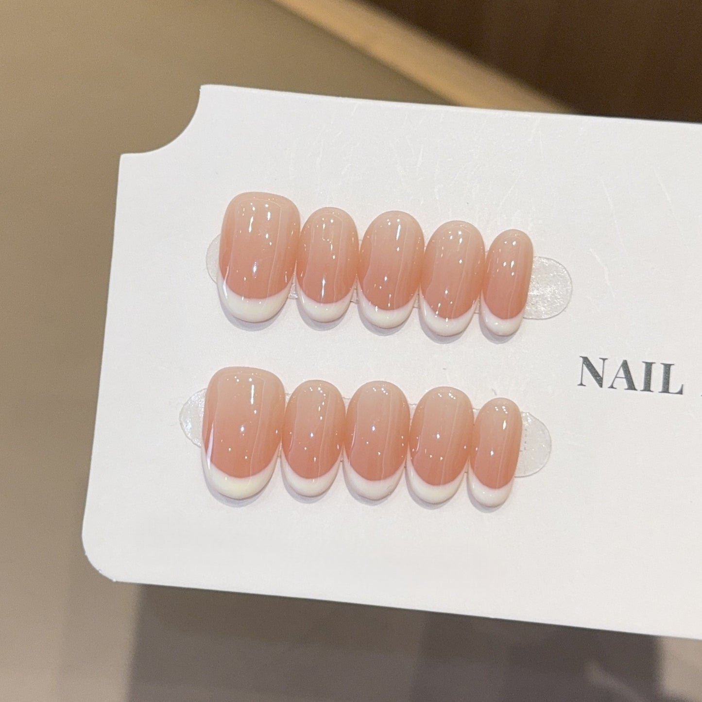 french pêche et blanc