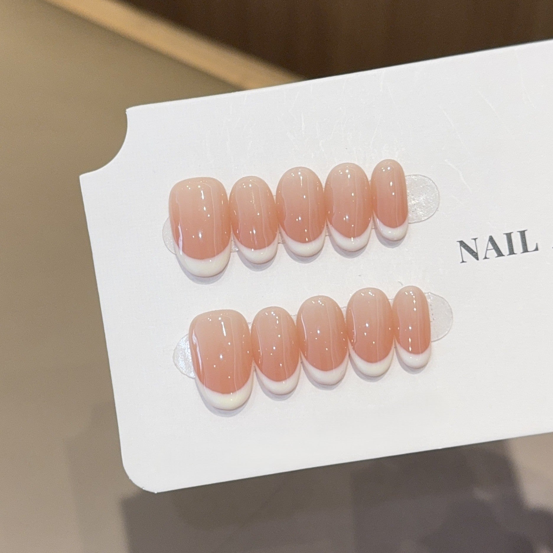 french pêche et blanc